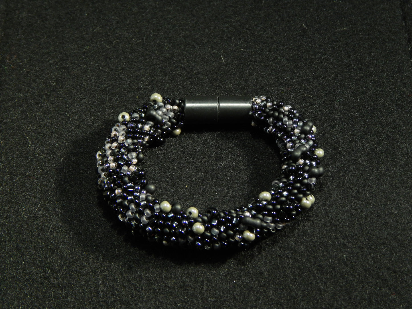 schwarz-grau-silbernes Armband