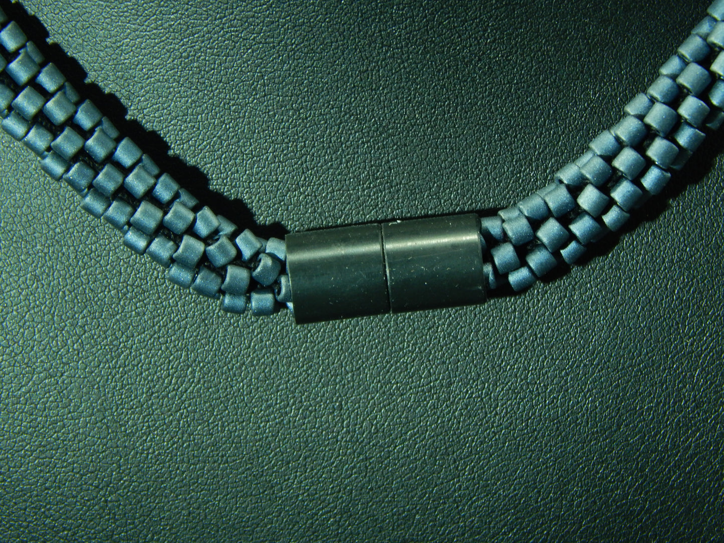 blaue Kette (rauchblau)