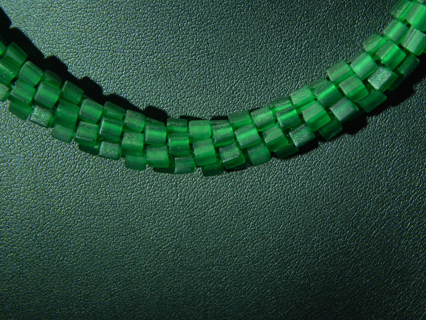 dunkelgrün matte Kette