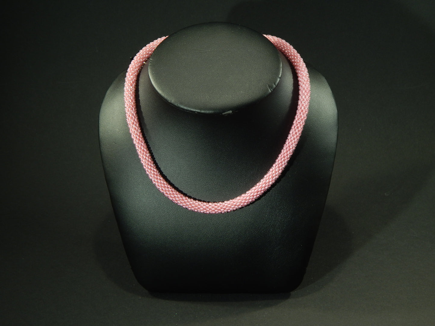 rosa schimmernde Kette