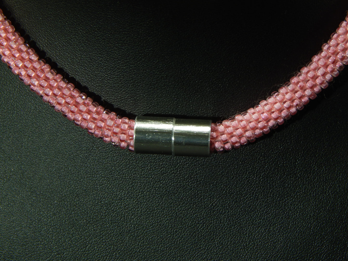 rosa schimmernde Kette