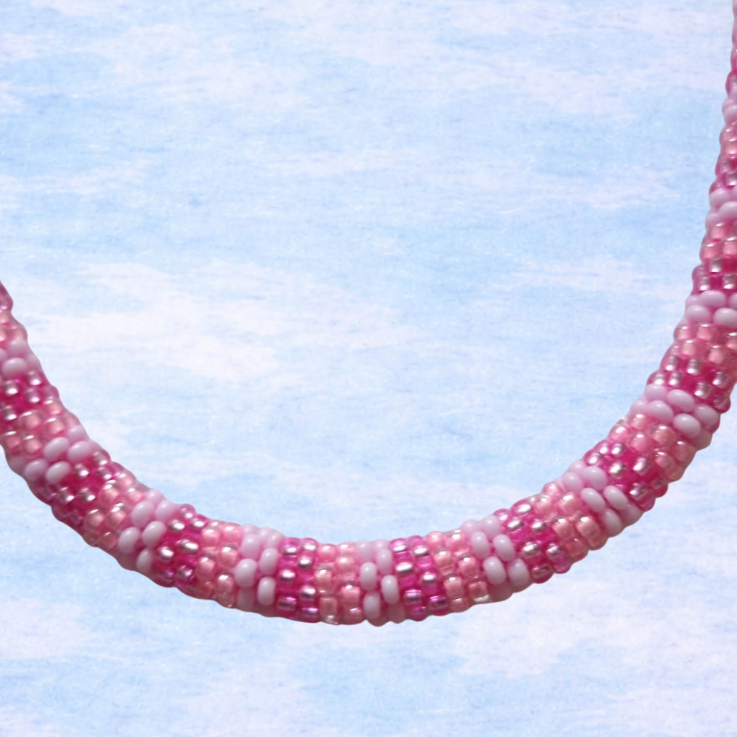 Handgehäkelte Halskette in Pink-Rosa mit drei Farbtönen