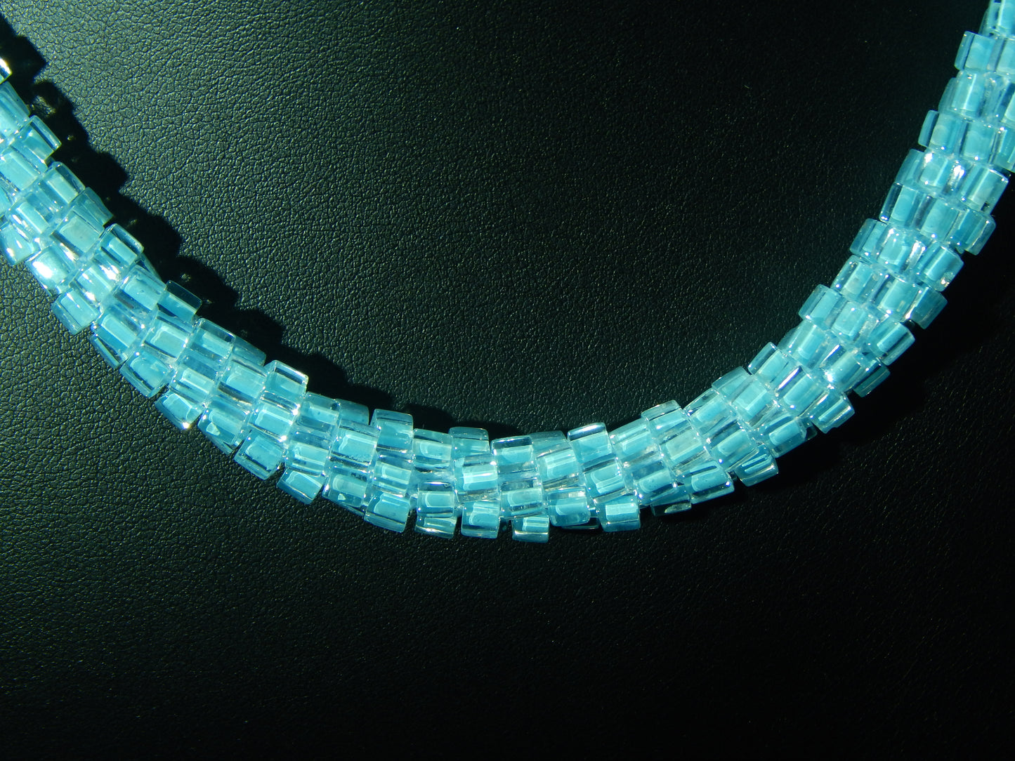 hellblaue Kette