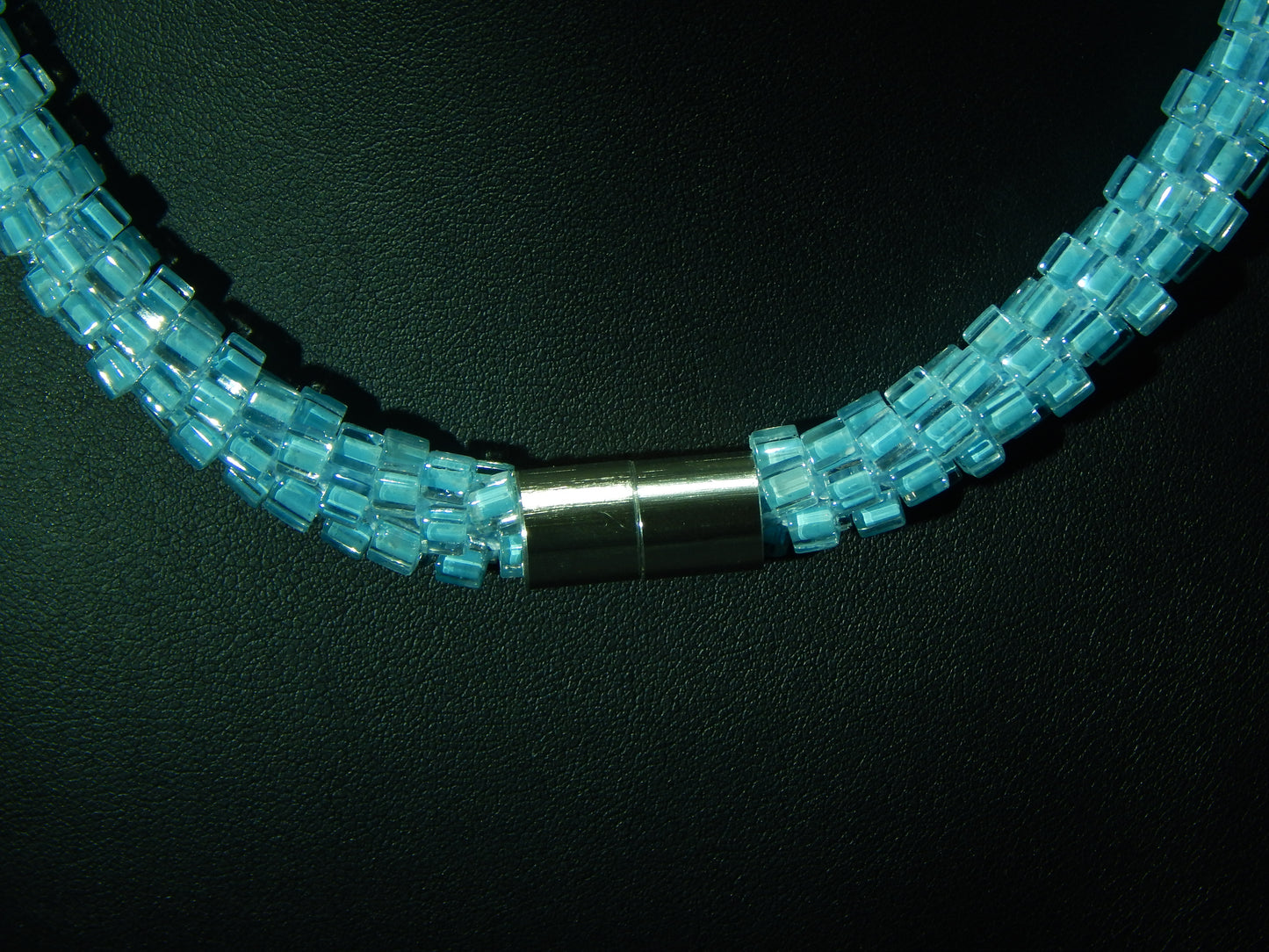 hellblaue Kette