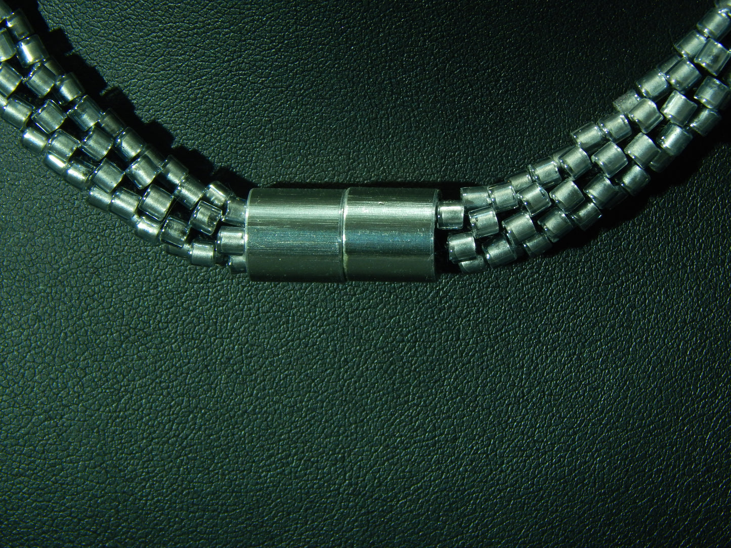 silbernfarbene Kette
