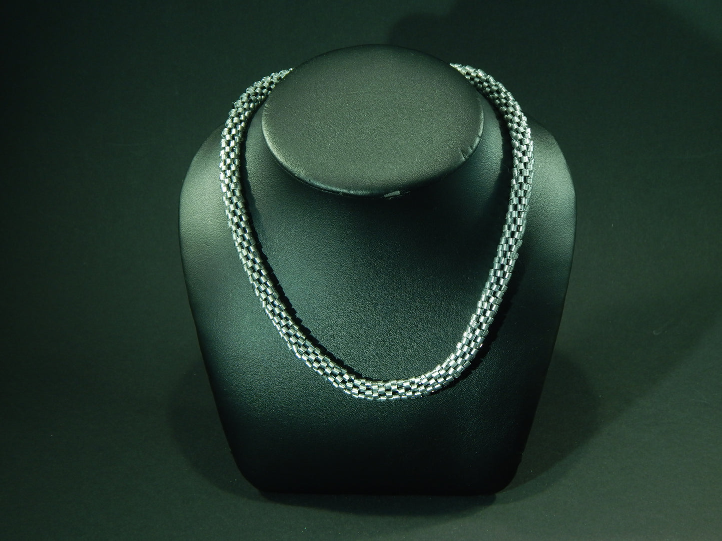 silbernfarbene Kette